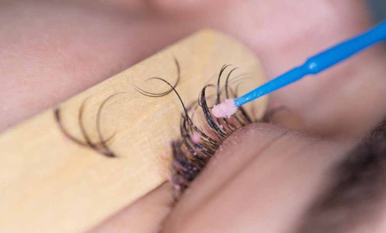 Tackling Common Eyelash Extension Myths: A Technician’s Perspective